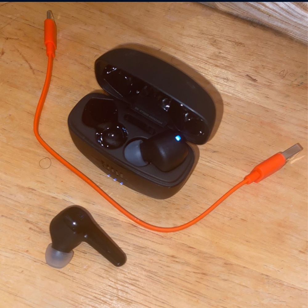 JBL Wireless Earbuds